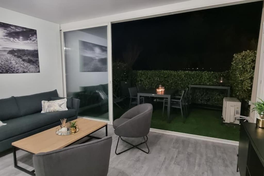 Le Neuburg Sur La Vue Climatisation Piscine Parking Sete